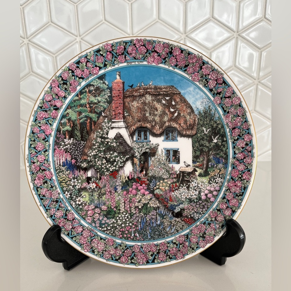 VINTAGE Royal Worcester Devonshire June Cottage Garden Sue Scollard Salad Plate